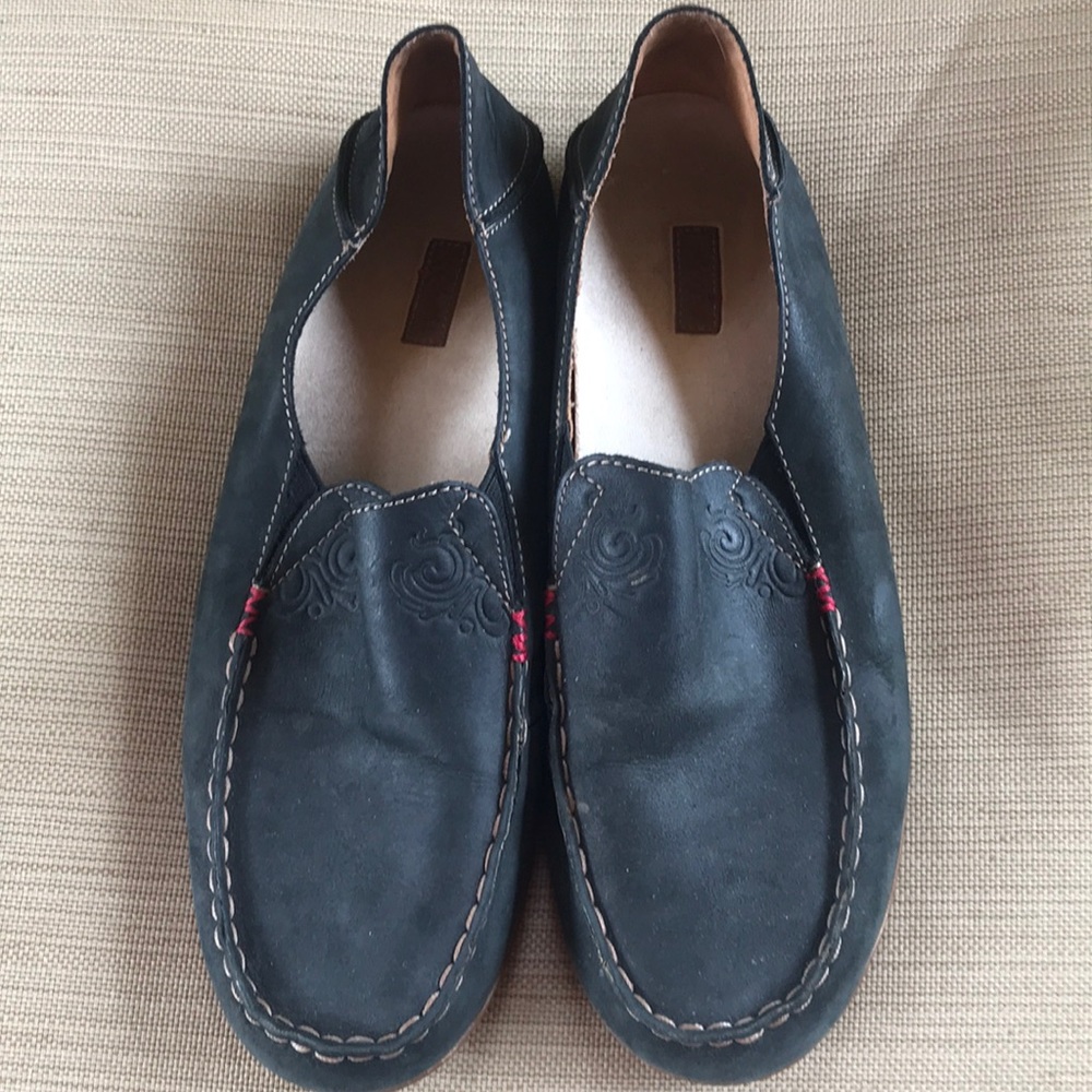 Olukai slip on shoes